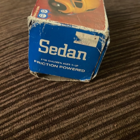 MF146 Yellow Sedan Voiture Beetle VW Bug Car Friction Retro Tin Toy w/Box - Picture 4 of 7